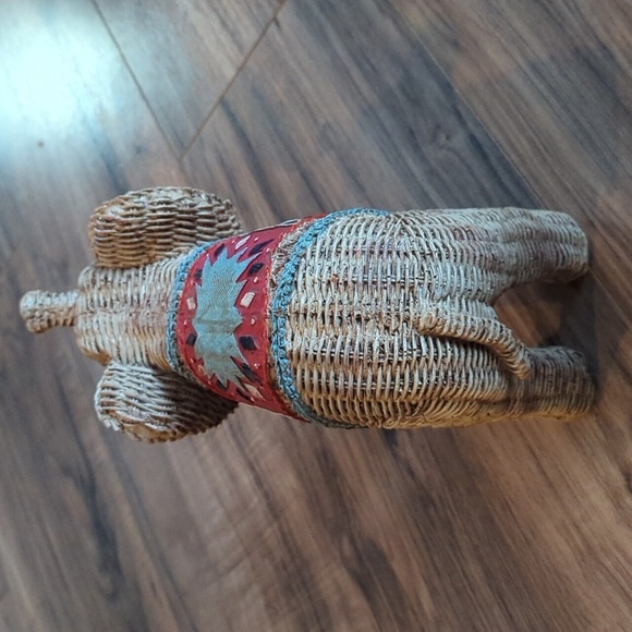 Decorative elephant. Home decor elephant with felt padded feet. - Picture 4 of 6